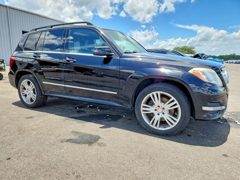 2015 Mercedes-benz VIN WDCGG5HB3FG392883 COPART salvage auction — REAR END, Fl - Cert Of Title Slvg Rebuildable, sold $4,000 on 2026-07-08 (photo 4)