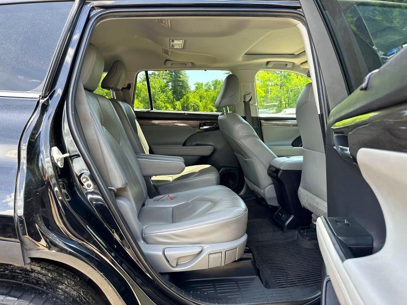 2023 Toyota Highlander VIN 5TDKDRBH4PS001390 COPART salvage auction — MINOR DENT/SCRATCHES, MA - CERTIFICATE OF TITLE, sold $24,100 on 2026-07-29 (photo 8)
