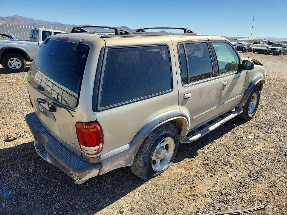 2001 Ford Explorer VIN 1FMZU73E81ZA27404 COPART salvage auction — ROLLOVER, Nv - Non-Repairable Vehicle Cert, sold $125 on 2026-07-02 (photo 3)