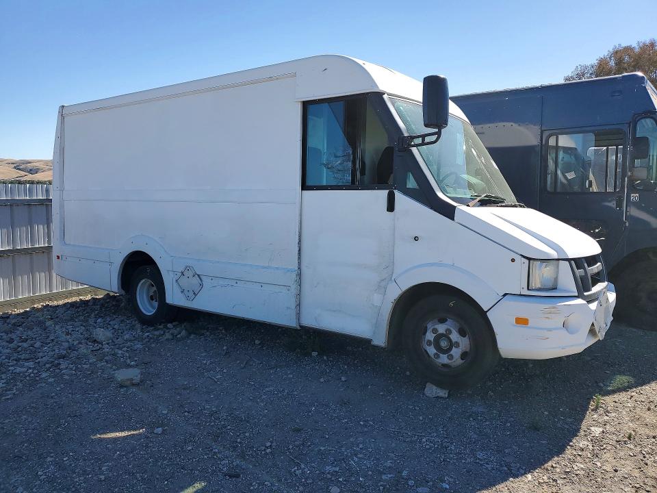 2013 Isuzu Npr VIN JALB4T172D7W01089 COPART salvage auction — MINOR DENT/SCRATCHES, Ca - Dis/Dlr/Exp Only Clean Title, sold $30 on 2026-07-14 (photo 4)