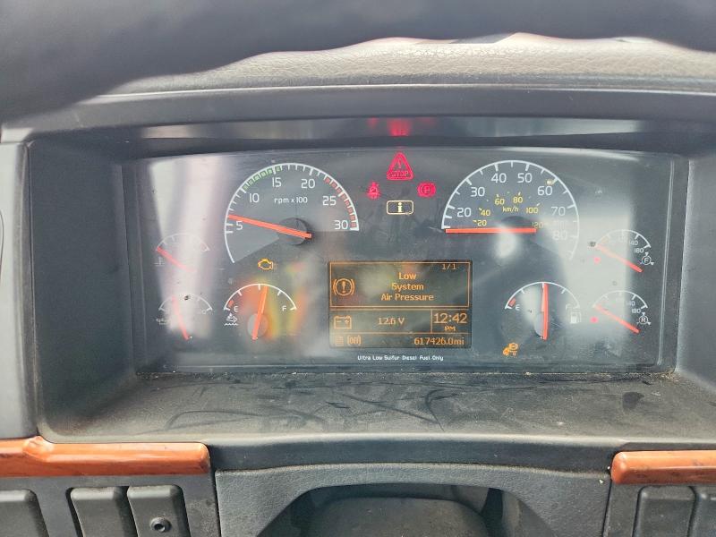2012 Volvo Vnm VIN 4V4MC9EH1CN550749 COPART salvage auction — MINOR DENT/SCRATCHES, Tn - Certificate Of Title, sold $2,200 on 2026-07-07 (photo 8)