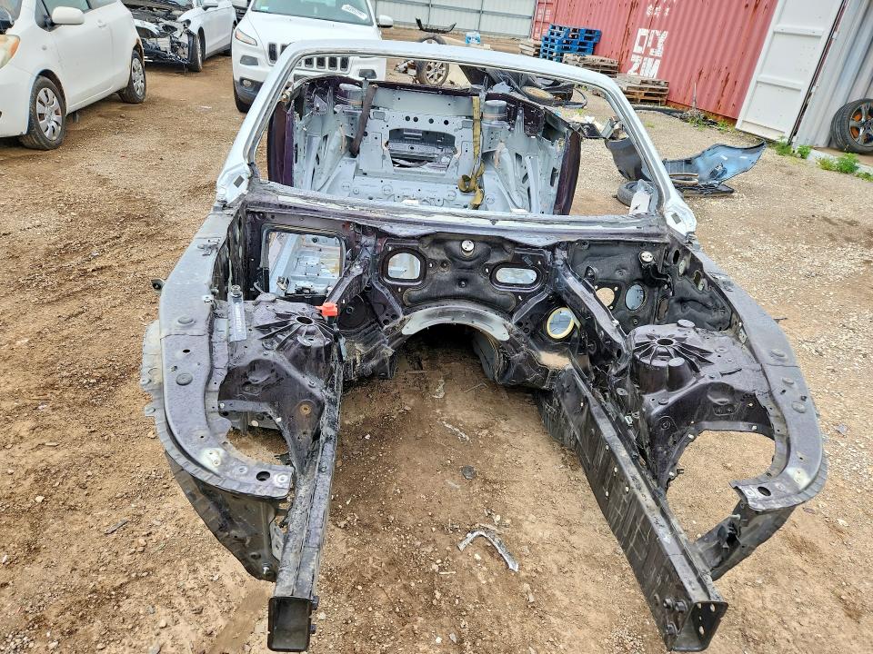 2018 Rolls-royce Dawn VIN SCA666D56JU107749 COPART salvage auction — STRIPPED, Tx - Certificate Of Title (P), sold $250 on 2026-07-28 (photo 5)