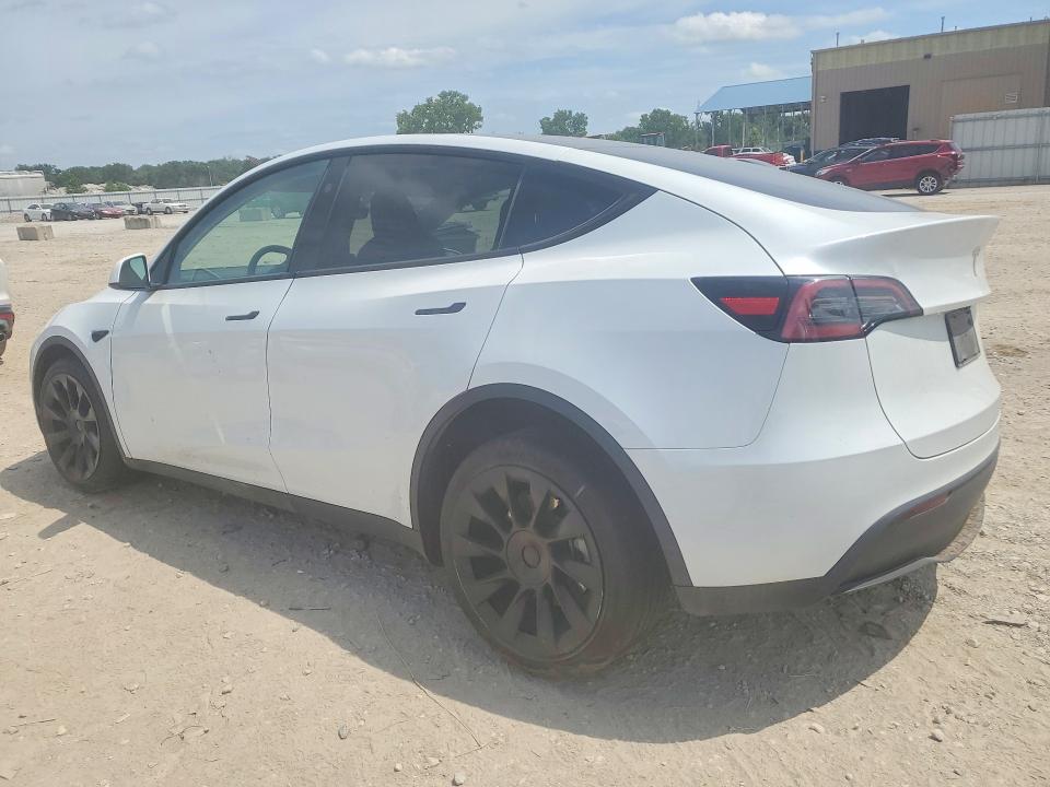 2024 Tesla Model y VIN 7SAYGDEE4RA216278 COPART salvage auction — SIDE, Salvage Title, sold $7,700 on 2026-07-28 (photo 2)