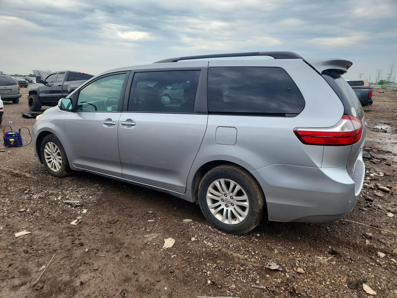 2015 Toyota Sienna VIN 5TDYK3DC3FS650112 COPART salvage auction — Side, IL - SALVAGE CERTIFICATE, sold $4,850 on 2026-07-09 (photo 2)
