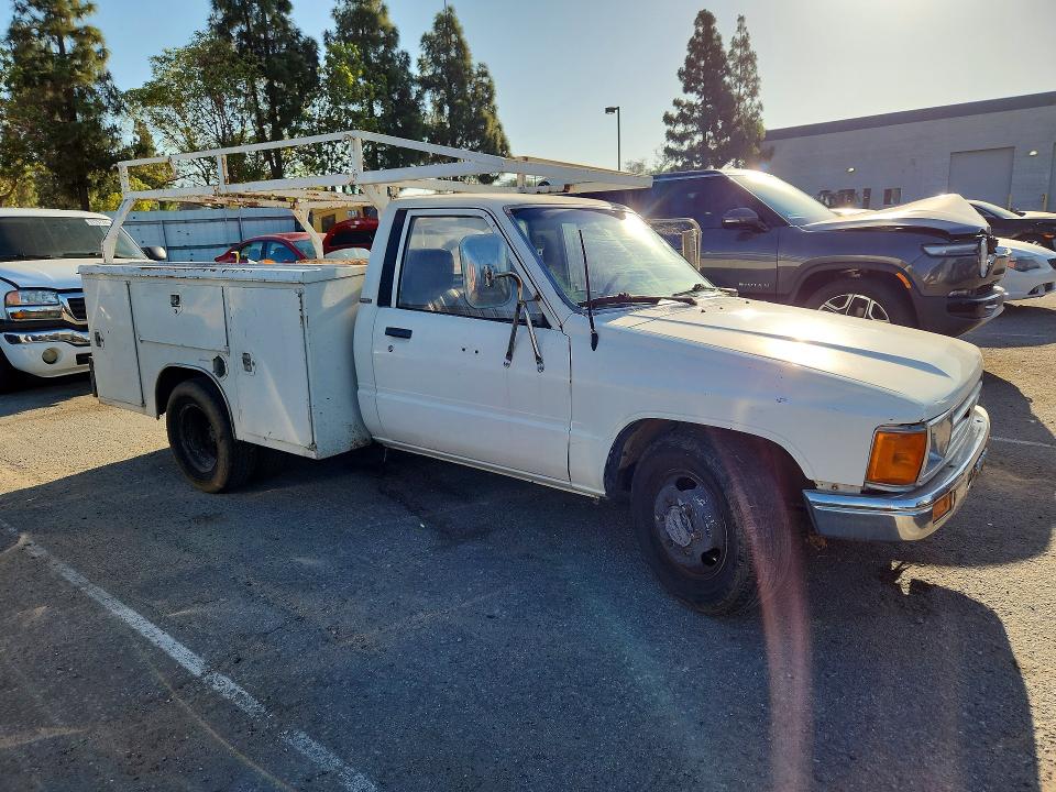 1987 Toyota Pickup VIN JT5RN55T2H7008737 COPART salvage auction — UNDERCARRIAGE, Ca - Dis/Dlr/Exp Only Clean Title, sold $1,400 on 2026-07-14 (photo 4)