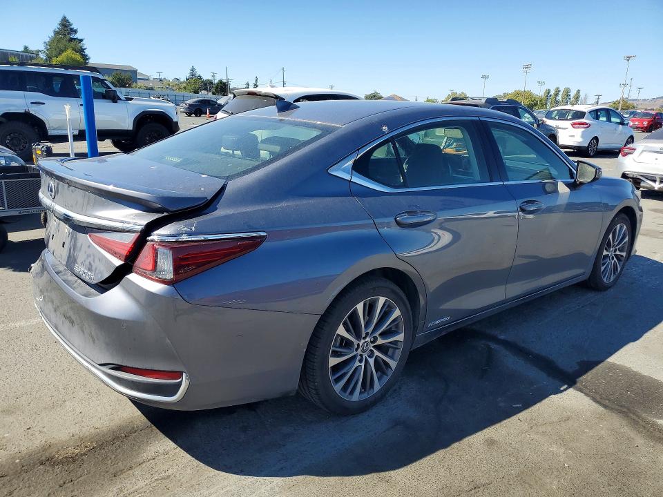2019 Lexus ES VIN JTHB21B16K2040152 COPART salvage auction — REAR END, Ca - Salvage Certificate, sold $550 on 2026-07-31 (photo 3)