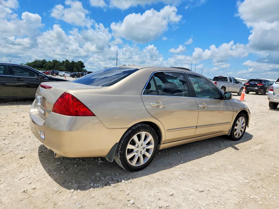 2006 Honda Accord VIN 1HGCM66586A003403 COPART salvage auction — NORMAL WEAR, Tx - Certificate Of Title, sold $2,350 on 2026-07-02 (photo 3)