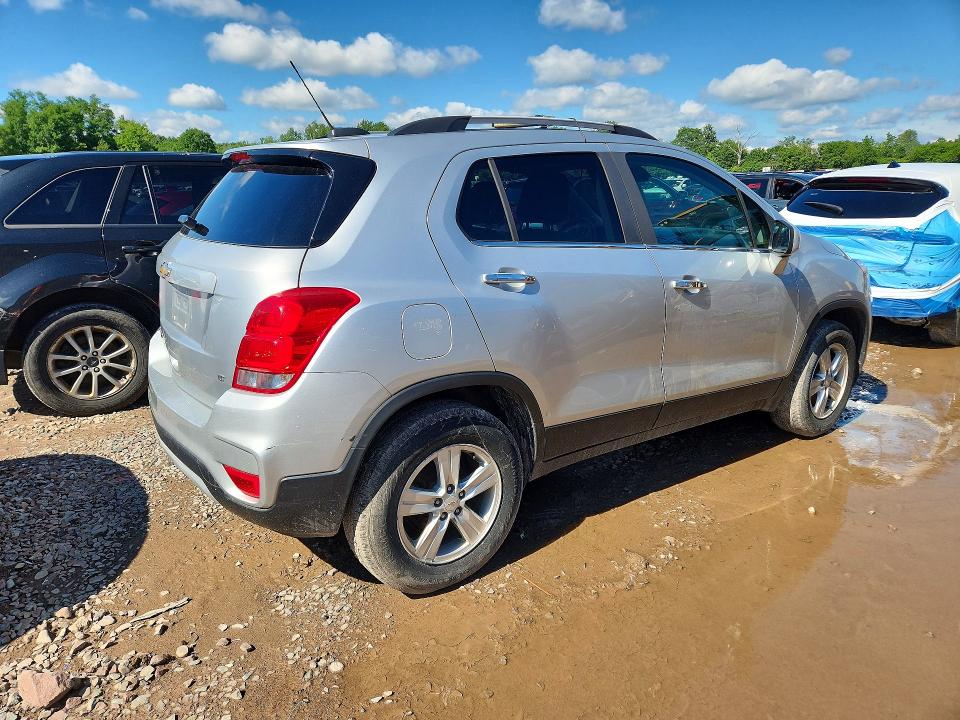 2019 Chevrolet Trax VIN KL7CJPSB7KB949468 COPART salvage auction — MINOR DENT/SCRATCHES, NY - CERTIFICATE OF TITLE, sold $1,600 on 2026-07-02 (photo 3)