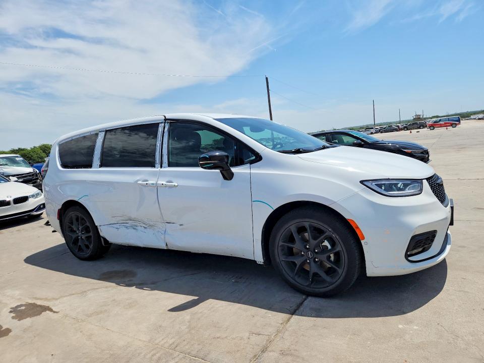 2024 Chrysler Pacifica VIN 2C4RC1BGXRR107722 COPART salvage auction — SIDE, Tx - Salvage Vehicle Title, sold $15,700 on 2026-07-30 (photo 4)