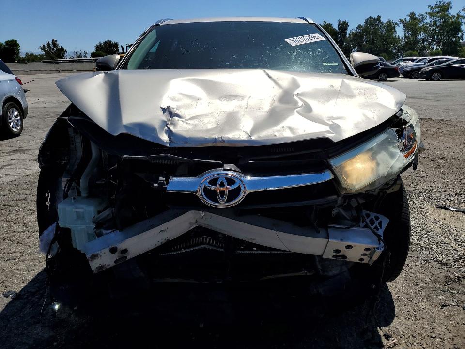 2014 Toyota VIN 5TDDKRFH7ES069608 COPART salvage auction — FRONT END, Ca - Salvage Certificate, sold $4,850 on 2026-07-13 (photo 5)