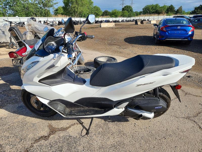 2022 Honda Pcx VIN RLHKF4702NY100288 COPART salvage auction — SIDE, Il - Salvage Certificate, sold $1,750 on 2026-07-16 (photo 3)