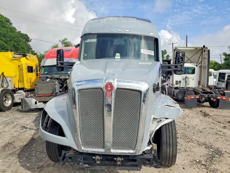 2025 Kenworth T680 VIN 1XKYD49X1SJ158606 COPART salvage auction — ALL OVER, TX - CERTIFICATE OF TITLE, sold $21,200 on 2026-07-14 (photo 9)