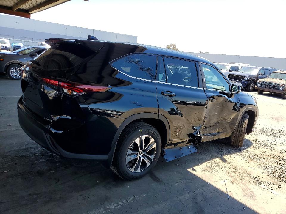 2026 Toyota Highlander VIN 5TDKDRBH0TS609000 COPART salvage auction — SIDE, CA - SALVAGE CERTIFICATE, sold $14,100 on 2026-07-20 (photo 3)