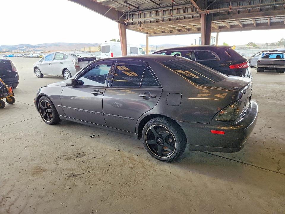 2001 Lexus Is 300 VIN JTHBD182X10017218 COPART salvage auction — MINOR DENT/SCRATCHES, Ca - Dis/Dlr/Exp App For Dup Salvag, sold $2,600 on 2026-07-13 (photo 2)