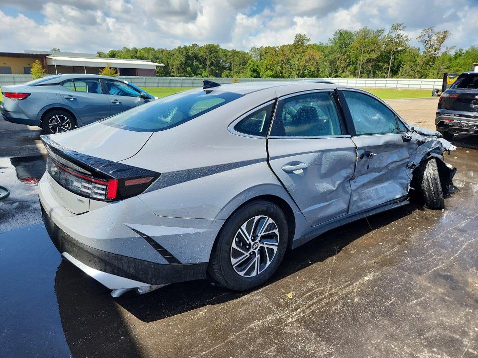 2026 Hyundai Sonata hybrid VIN KMHL24JJ9TA145926 COPART salvage auction — FRONT END, FL - CERTIFICATE OF DESTRUCTION, sold $5,700 on 2026-07-27 (photo 3)