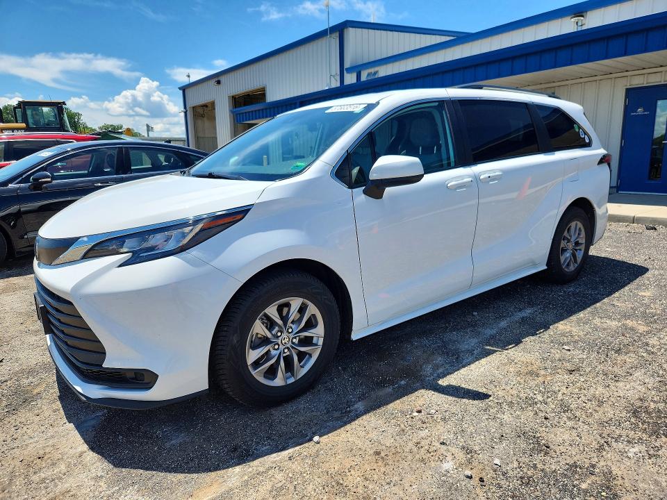 2022 Toyota VIN 5TDKRKECXNS126626 COPART salvage auction — HAIL, Wi - Cert Of Title-Claim Paid, sold $18,300 on 2026-07-14 (photo 1)