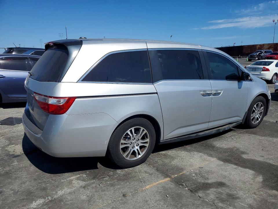 2011 Honda Odyssey VIN 5FNRL5H63BB047256 COPART salvage auction — NORMAL WEAR, AZ - DIS/DLR/EXP ONLY CLEAN TITLE, sold $525 on 2026-07-10 (photo 3)