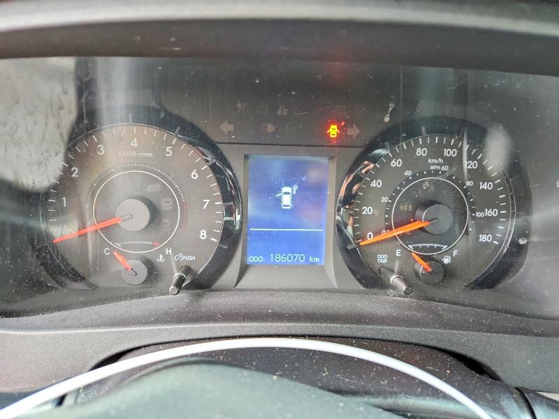 2017 Toyota Sienna VIN 5TDKZ3DC3HS889907 COPART salvage auction — FRONT END, ON - PERMIT IRREPAIRABLE, sold $1,500 on 2026-07-28 (photo 9)