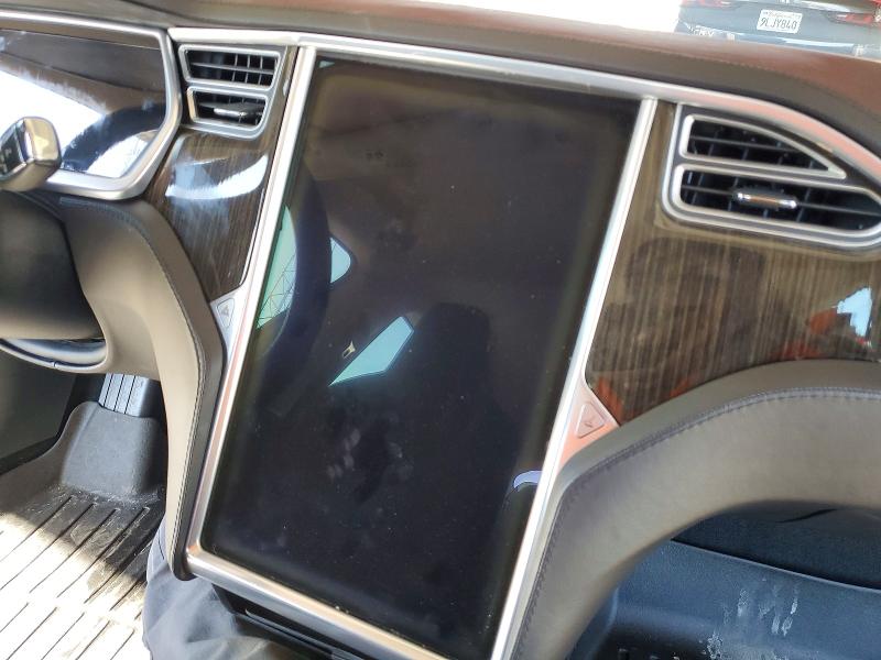 2013 Tesla Model s VIN 5YJSA1CNXDFP12929 COPART salvage auction — MINOR DENT/SCRATCHES, Ca - Dis/Dlr/Exp Only Clean Title (P), sold $2,350 on 2026-07-14 (photo 9)