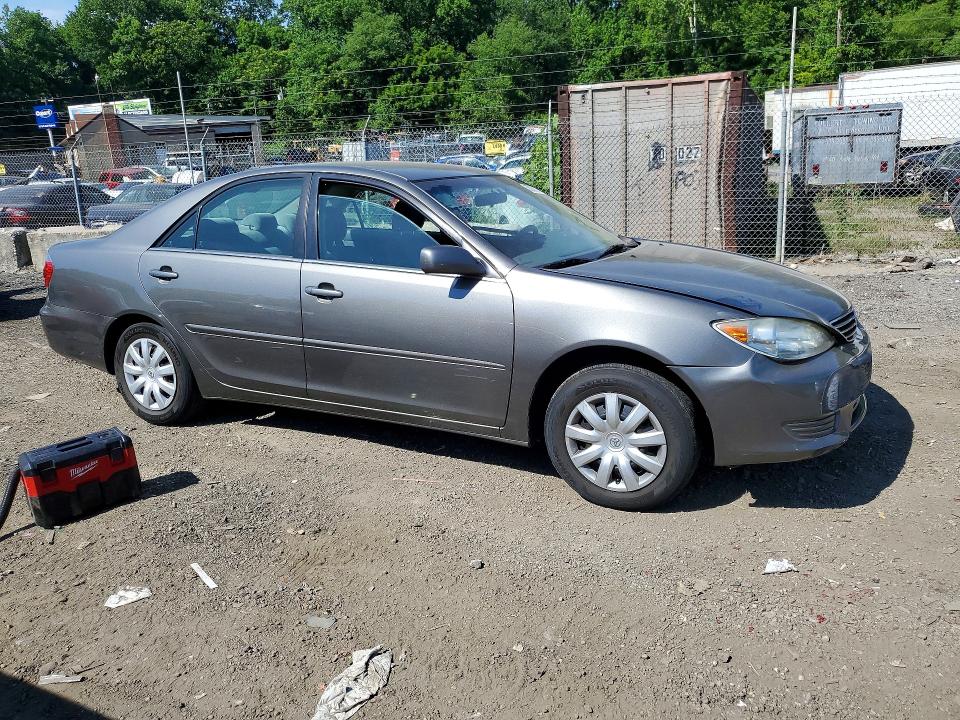 2005 Toyota Camry VIN 4T1BE30KX5U964145 COPART salvage auction — SIDE, Md - Cert Of Salvage > 75% Damage, sold $450 on 2026-07-02 (photo 4)