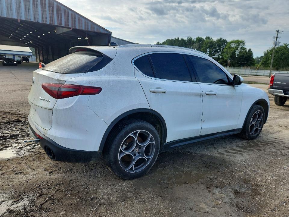 2018 Alfa romeo VIN ZASFAKANXJ7B73781 COPART salvage auction — MINOR DENT/SCRATCHES, Ms - Certificate Of Title, sold $3,150 on 2026-07-24 (photo 3)