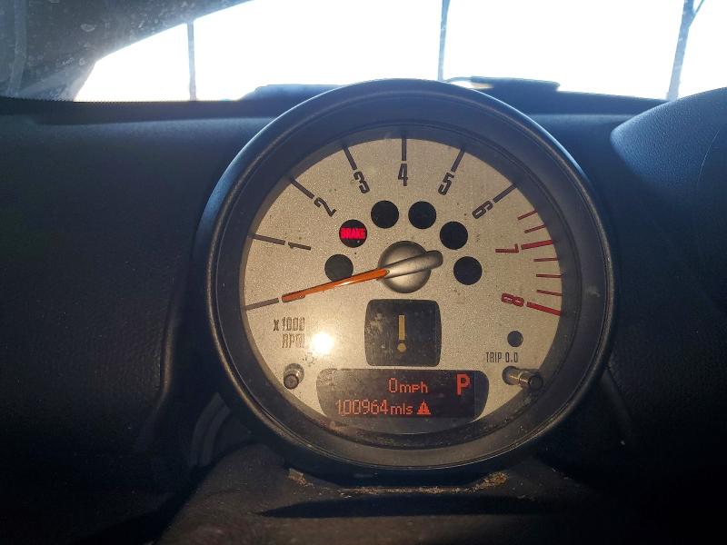 2013 Mini Cooper VIN WMWSS1C55DWN94214 COPART salvage auction — MINOR DENT/SCRATCHES, Az - Certificate Of Title, sold $950 on 2026-07-13 (photo 9)