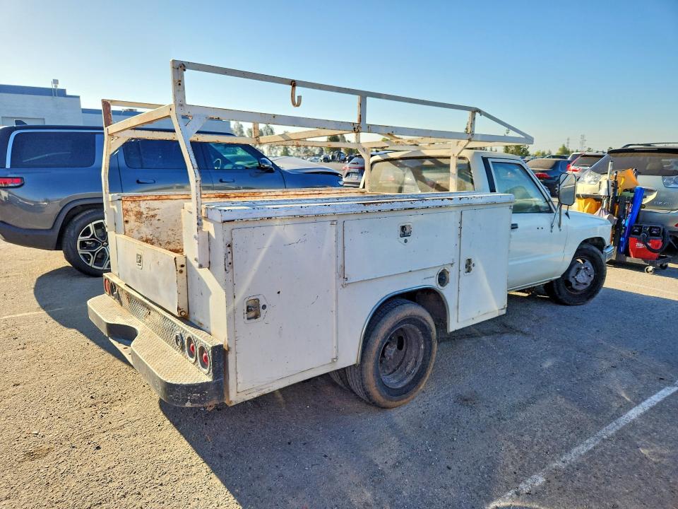 1987 Toyota Pickup VIN JT5RN55T2H7008737 COPART salvage auction — UNDERCARRIAGE, Ca - Dis/Dlr/Exp Only Clean Title, sold $1,400 on 2026-07-14 (photo 3)