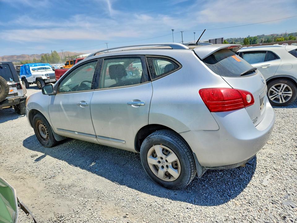 2015 Nissan Rogue VIN JN8AS5MT2FW164179 COPART salvage auction — MINOR DENT/SCRATCHES, Ca - Dis/Dlr/Exp Only Clean Title, sold $300 on 2026-07-29 (photo 2)