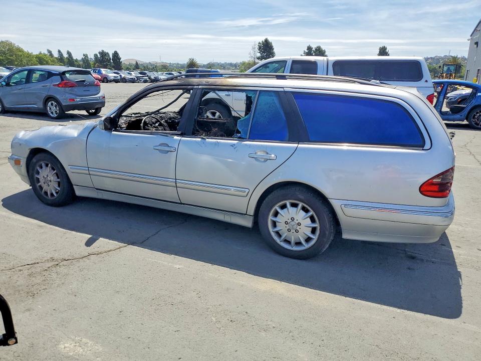 2000 Mercedes-benz E-klasse VIN WDBJH65J2YB117580 COPART salvage auction — INTERIOR BURN, Ca - Non-Repairable Vehicle Cert, sold $125 on 2026-07-06 (photo 2)
