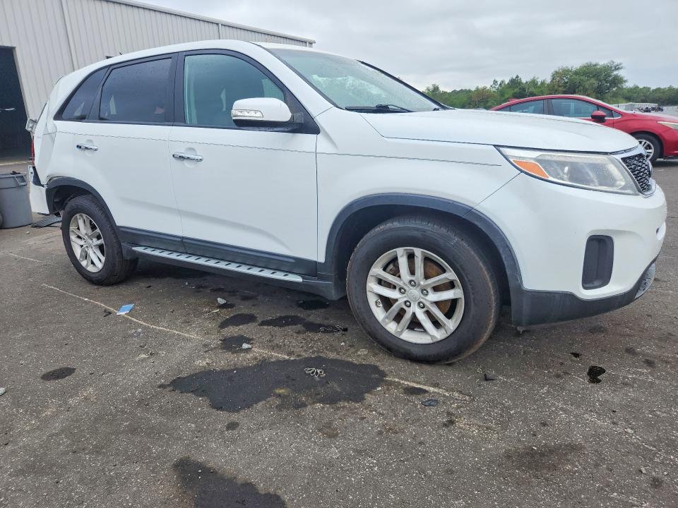 2015 Kia Sorento VIN 5XYKT3A67FG618651 COPART salvage auction — REAR END, Fl - Cert Of Title Slvg Rebuildable, sold $1,250 on 2026-07-08 (photo 4)