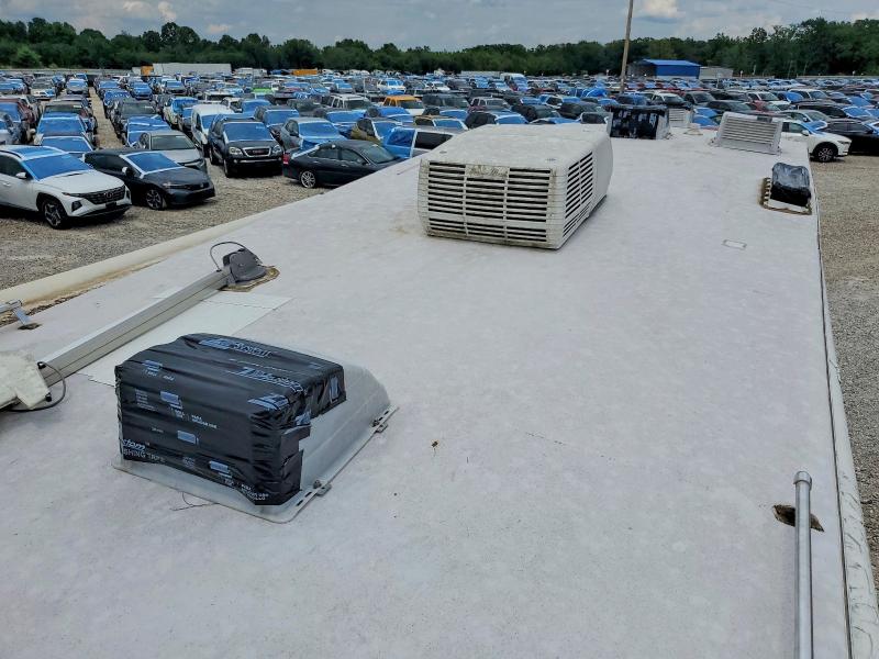 2013 Gulf stream Conquest VIN 1NL1GFL29D1109566 COPART salvage auction — HAIL, MO - SALVAGE CERTIFICATE OF TITLE, sold $2,750 on 2026-07-09 (photo 9)