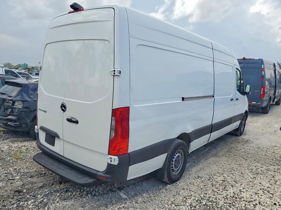 2021 Mercedes-benz VIN W1Y40CHY8MT059634 COPART salvage auction — MINOR DENT/SCRATCHES, Fl - Cert Of Title-Rebuilt, sold $15,100 on 2026-07-20 (photo 3)