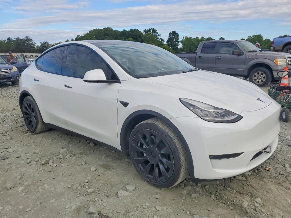 2021 Tesla Model y VIN 5YJYGAEE1MF195414 COPART salvage auction — SIDE, Nc - Salvage Certificate Of Title, sold $5,100 on 2026-07-22 (photo 4)