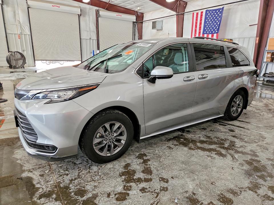 2022 Toyota Sienna VIN 5TDKSKFC6NS069389 COPART salvage auction — REAR END, Wv - Salvage Certificate, sold $5,000 on 2026-07-27 (photo 1)