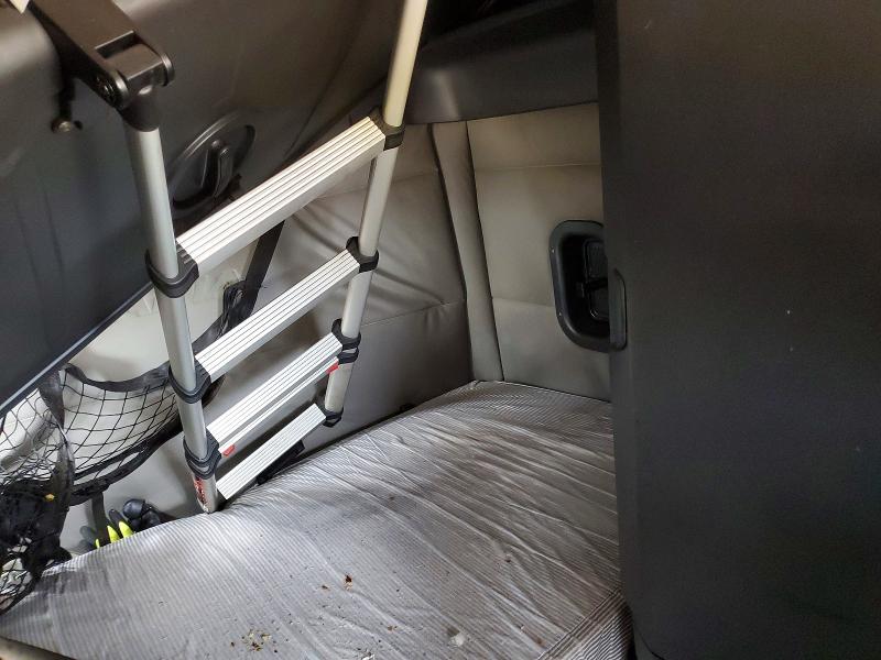 2020 Freightliner Cascadia 126 VIN 3AKJHHDR3LSLR1231 COPART salvage auction — ROLLOVER, TX - SALVAGE VEHICLE TITLE, sold $6,400 on 2026-07-09 (photo 6)