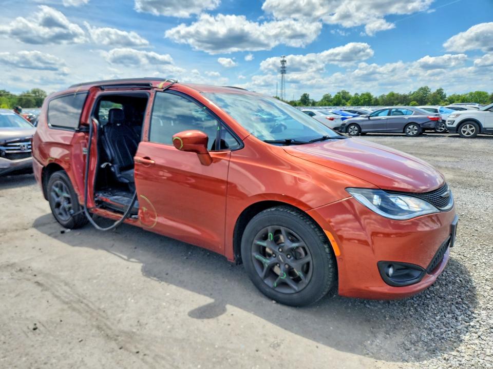 2018 Chrysler Pacifica VIN 2C4RC1BG9JR317118 COPART salvage auction — SIDE, Va - Cert Of Title - Salvage, sold $3,700 on 2026-07-22 (photo 4)