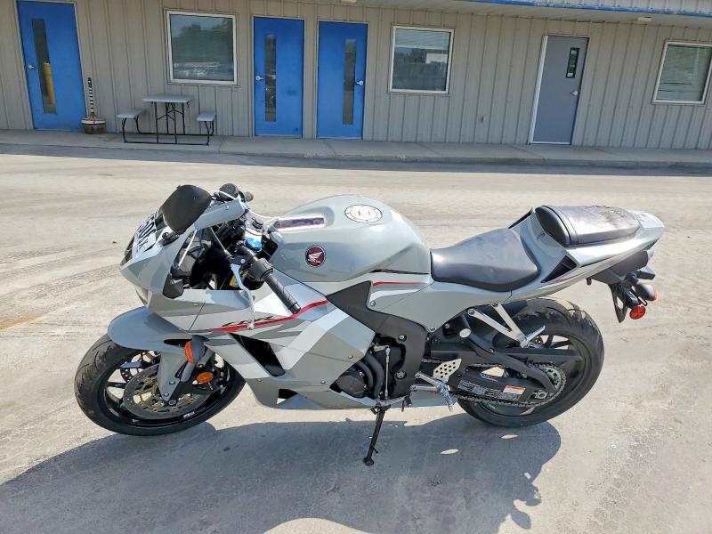 2026 Honda Cbr VIN JH2PC40H3TK301736 COPART salvage auction — SIDE, Ny - Mv-907A Salvage Certificate, sold $4,000 on 2026-07-09 (photo 3)