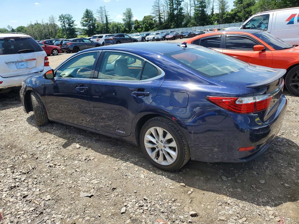 2013 Lexus VIN JTHBW1GG7D2038477 COPART salvage auction — MINOR DENT/SCRATCHES, Md - Certificate Of Title, sold $2,450 on 2026-07-09 (photo 2)