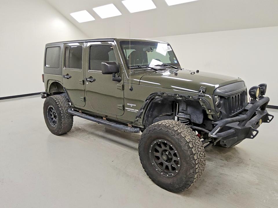 2015 Jeep Wrangler unlimited VIN 1C4BJWDG1FL760932 COPART salvage auction — MINOR DENT/SCRATCHES, Tx - Certificate Of Title, sold $3,750 on 2026-07-09 (photo 4)