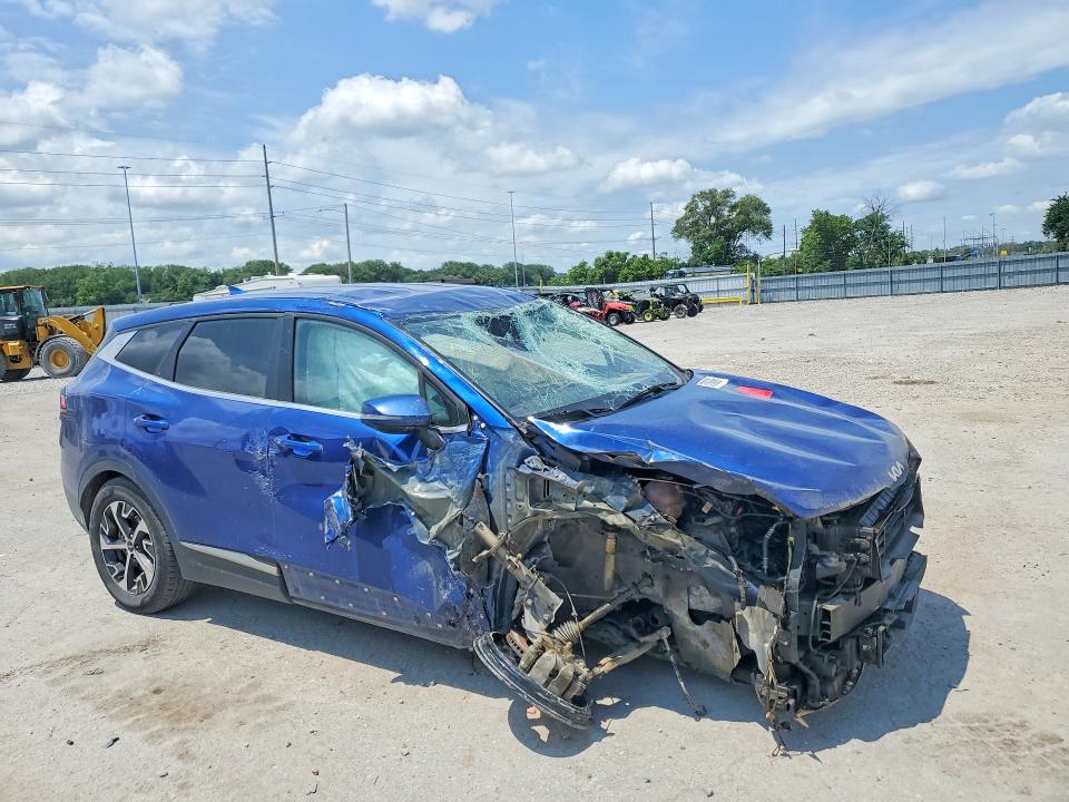 2023 Kia Sportage VIN 5XYK33AF8PG123683 COPART salvage auction — ALL OVER, IA - CERT OF TITLE-SALVAGE TITLE, sold $3,200 on 2026-07-24 (photo 4)