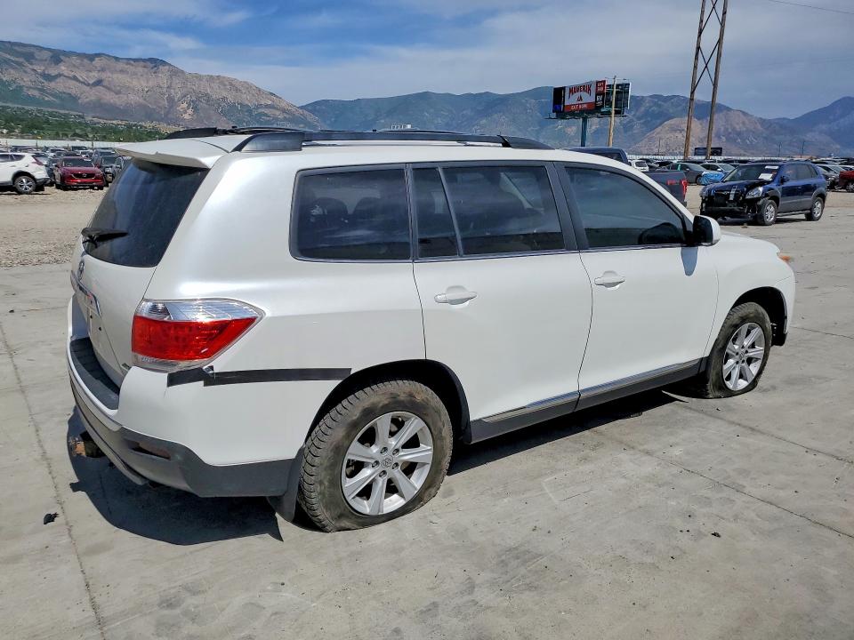 2013 Toyota Highlander VIN 5TDBK3EH8DS235977 COPART salvage auction — UNDERCARRIAGE, Ut - Salvage Certificate, sold $150 on 2026-07-27 (photo 3)