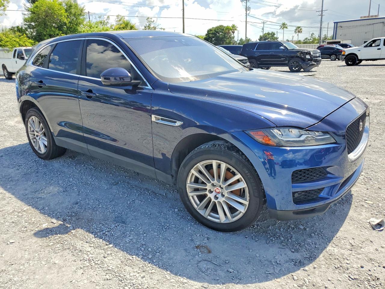 2018 Jaguar F-pace VIN SADCK2FX0JA266724 COPART salvage auction — Minor Dent/Scratches, FL - CERTIFICATE OF TITLE (P), sold $3,050 on 2026-09-09 (photo 4)