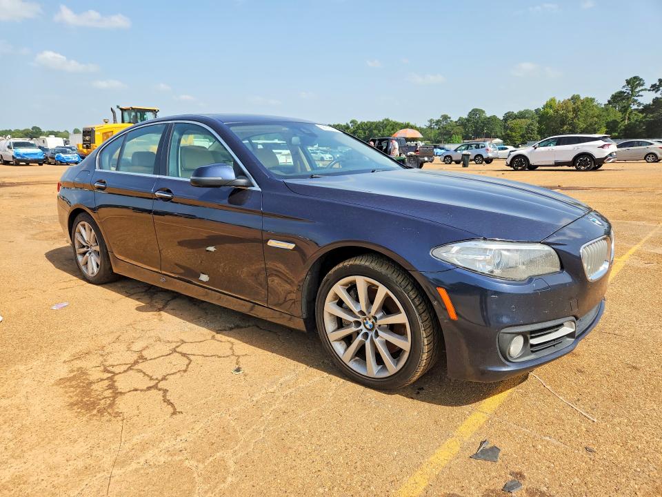2015 BMW 5er VIN WBAKP9C50FD980005 COPART salvage auction — WATER/FLOOD, TX - SALVAGE TITLE-FLOOD DAMAGE (P), sold $550 on 2026-07-27 (photo 4)