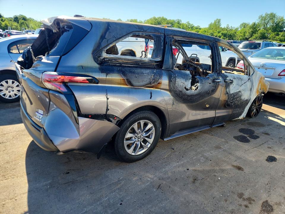 2021 Toyota Sienna VIN 5TDYSKFC6MS028298 COPART salvage auction — BURN, CT - CERT OF TITLE-PARTS ONLY SALVA, sold $500 on 2026-07-17 (photo 3)
