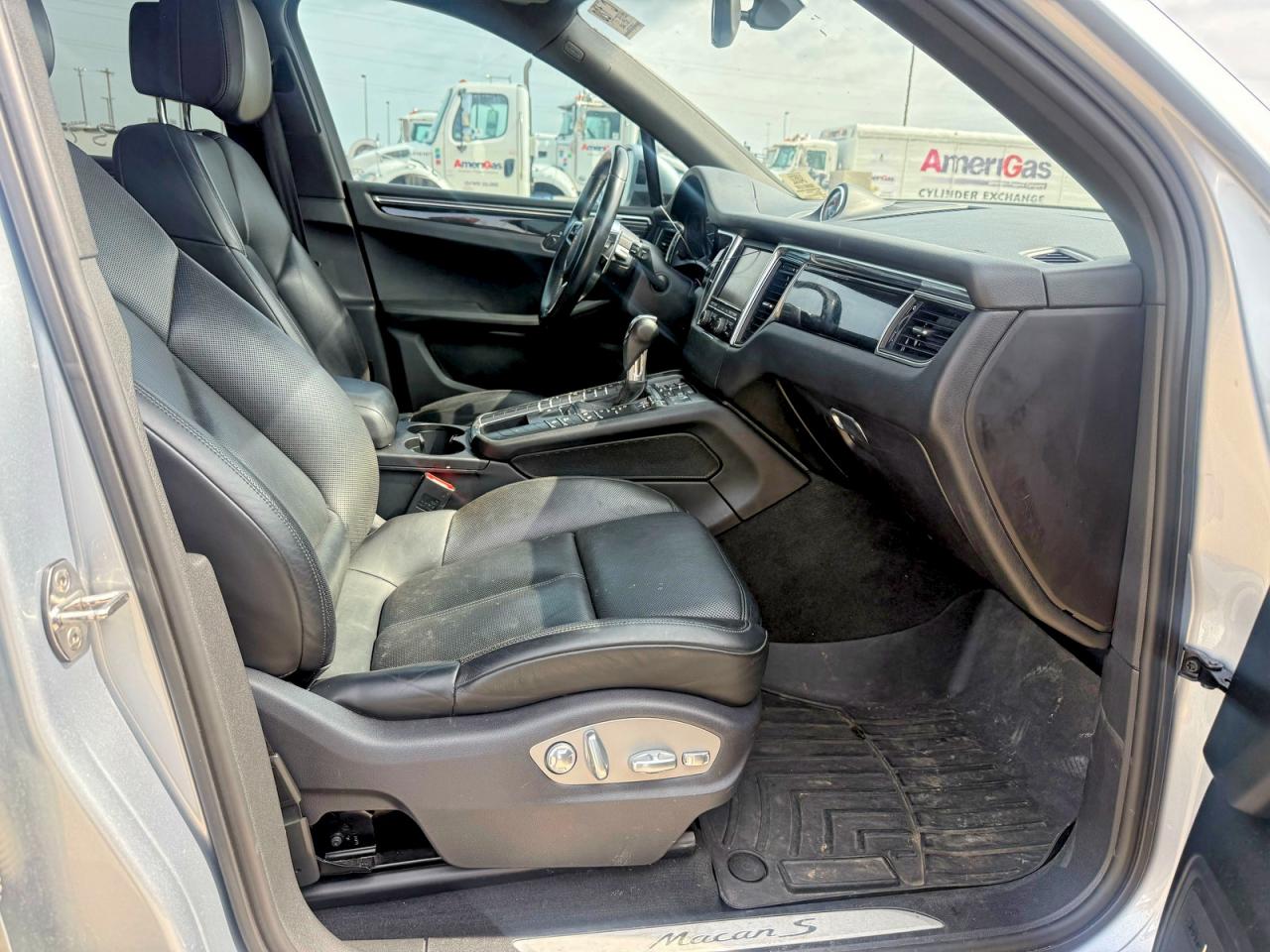 2015 Porsche Macan VIN WP1AB2A53FLB55393 COPART salvage auction — Minor Dent/Scratches, OK - CERTIFICATE OF TITLE (P), sold $5,400 on 2026-06-30 (photo 5)