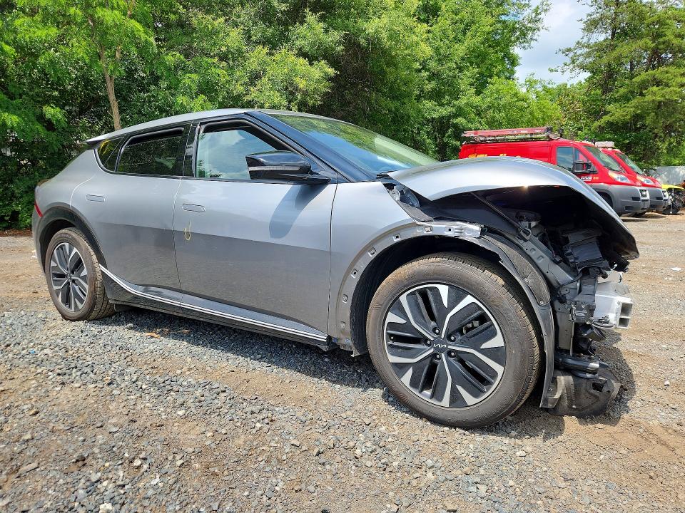 2023 Kia Ev6 VIN KNDC34LA1P5158523 COPART salvage auction — FRONT END, VA - CERT OF TITLE - SALVAGE, sold $2,850 on 2026-07-06 (photo 4)