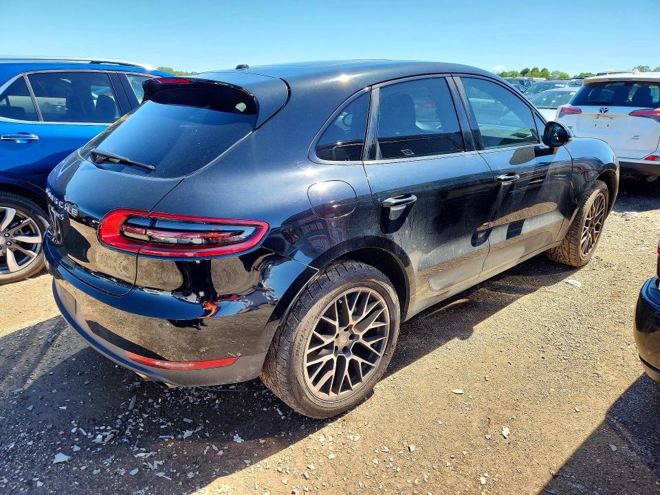 2016 Porsche Macan VIN WP1AB2A51GLB40926 COPART salvage auction — MECHANICAL, IL - CERT OF TITLE-REBUILT, sold $2,950 on 2026-07-09 (photo 3)