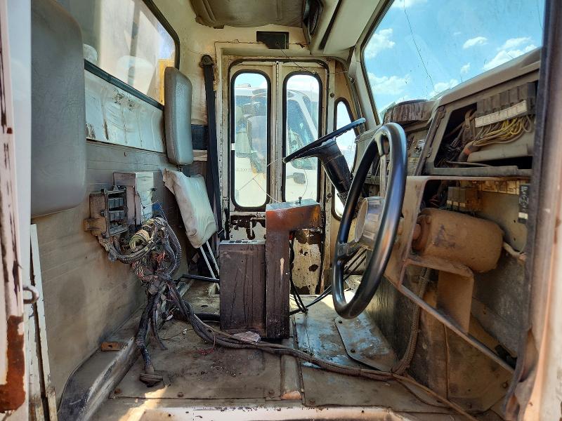 1998 International 4000 series VIN 1HTSDAARXWH498530 COPART salvage auction — MINOR DENT/SCRATCHES, Fl - Certificate Of Destruction (P), sold $300 on 2026-07-09 (photo 5)