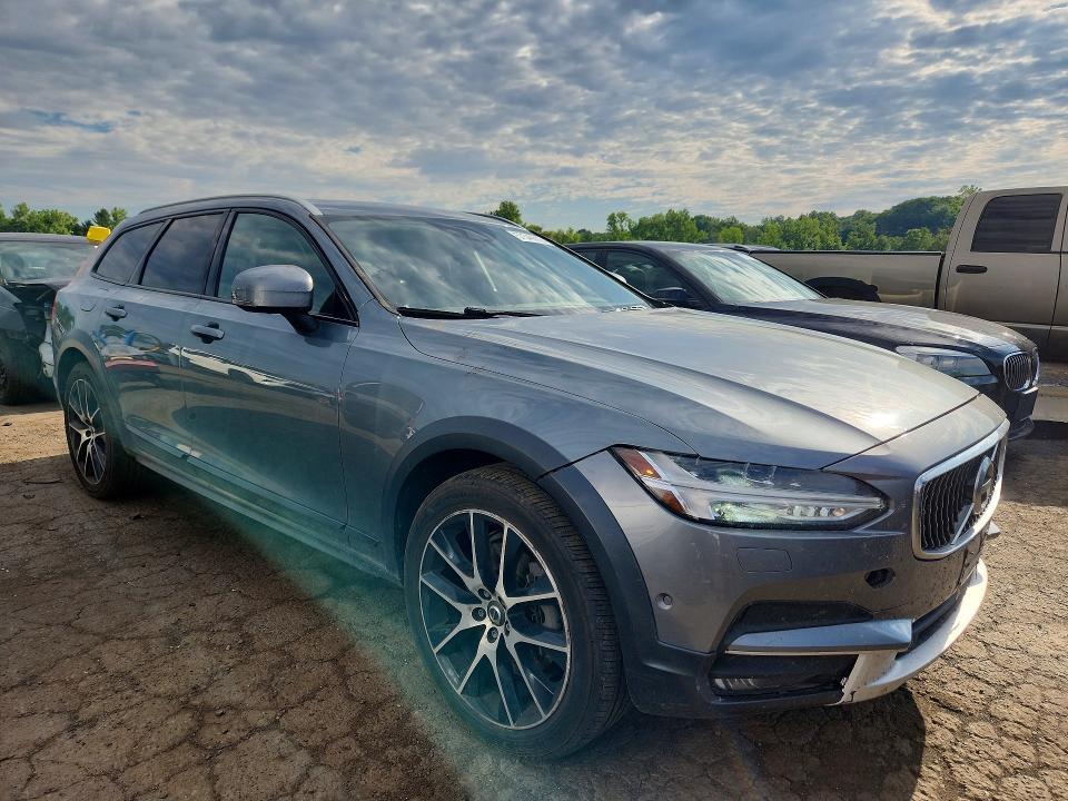 2017 Volvo V90 VIN YV4A22NL0H1005151 COPART salvage auction — SIDE, Co - Salvage Title, sold $6,400 on 2026-07-07 (photo 4)