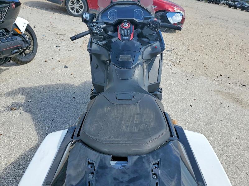 2020 Honda Gl1800c VIN JH2SC7915LK200022 COPART salvage auction — MINOR DENT/SCRATCHES, Tx - Certificate Of Title, sold $7,900 on 2026-07-09 (photo 6)
